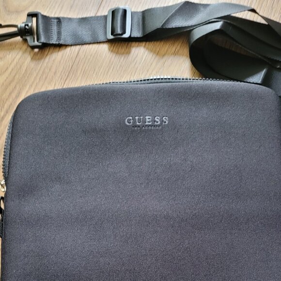 NWOT! Guess laptop pad bag - Picture 2 of 4